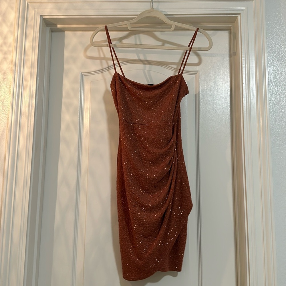 Selling a Windsor size Medium sparkly dress color mauve